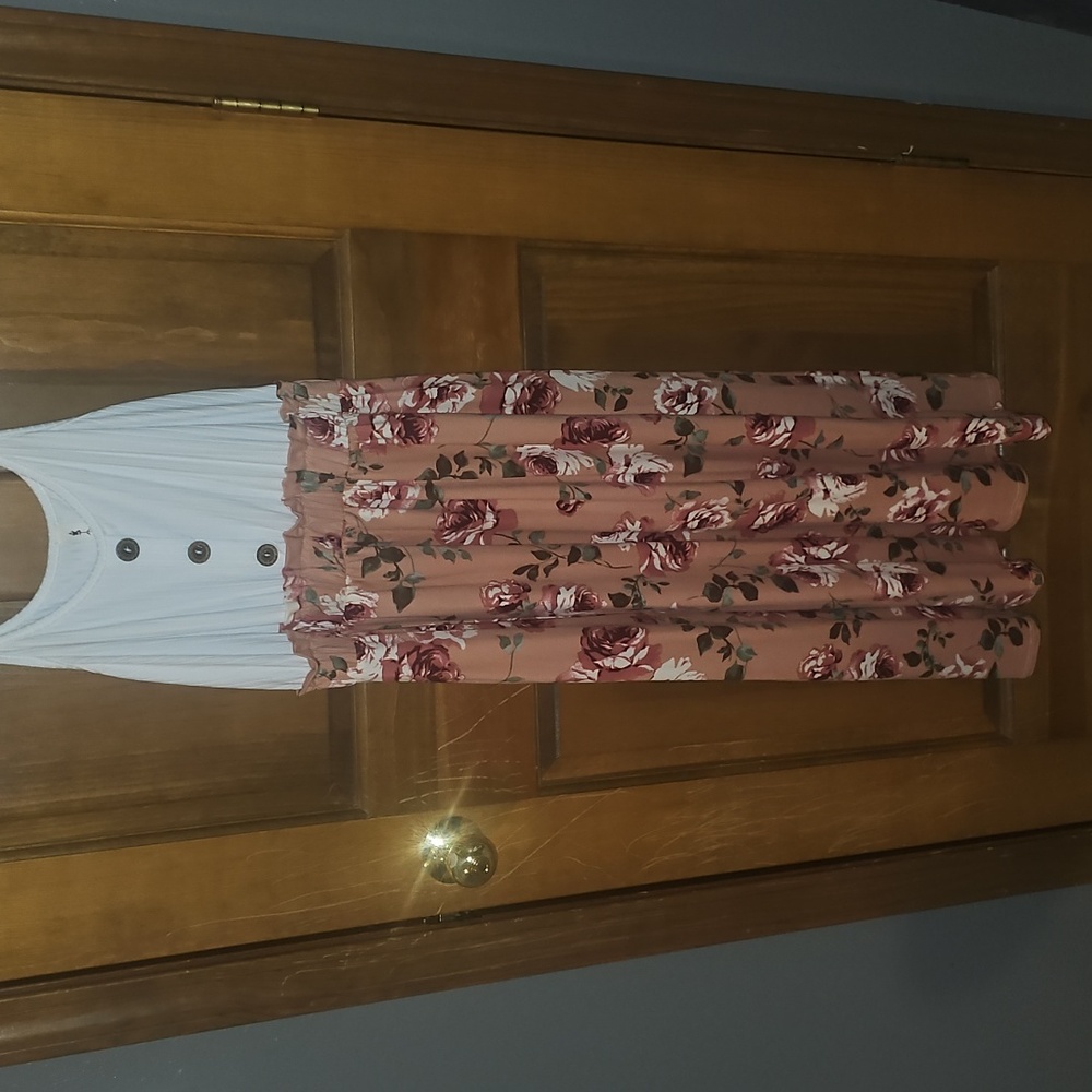 NWOT Vanilla Bay White and Floral Buttoned Dress
